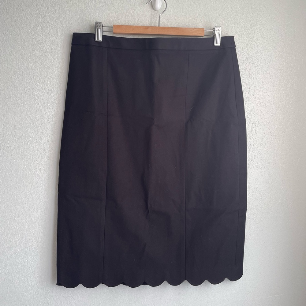 Banana Republic Scalloped Hem Pencil Skirt, Black, Size 12